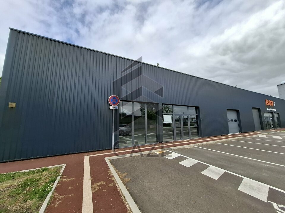 A LOUER 
LOCAL NEUF POUR ACTIVITE COMMERCIALE / SERVICES /  STOCKAGE