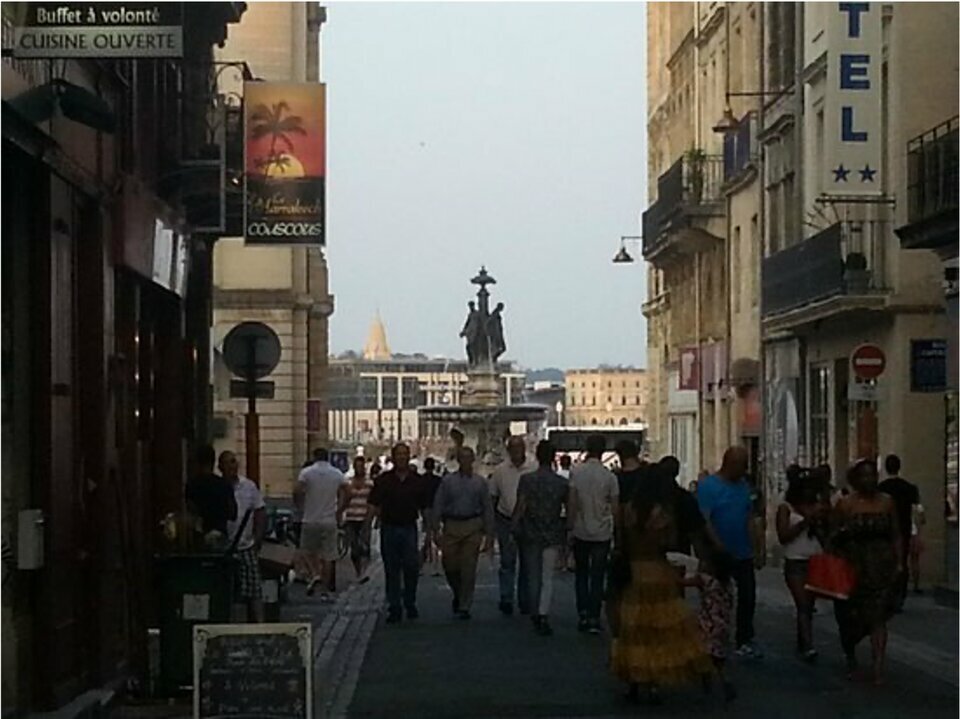 Opportunité Rare : Fonds de Commerce de Restauration avec extraction rue SAINT REMI à Bordeaux.